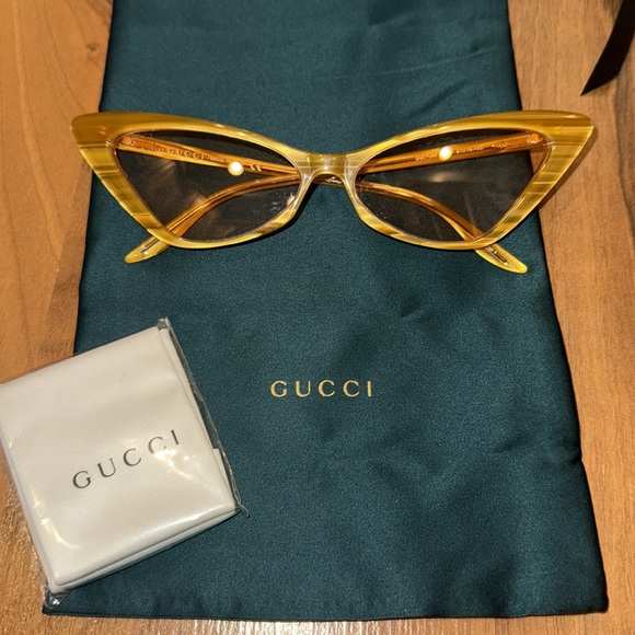 Gucci women’s cat eye yellow frame sunglasses‎ new in case designer Sun vacay